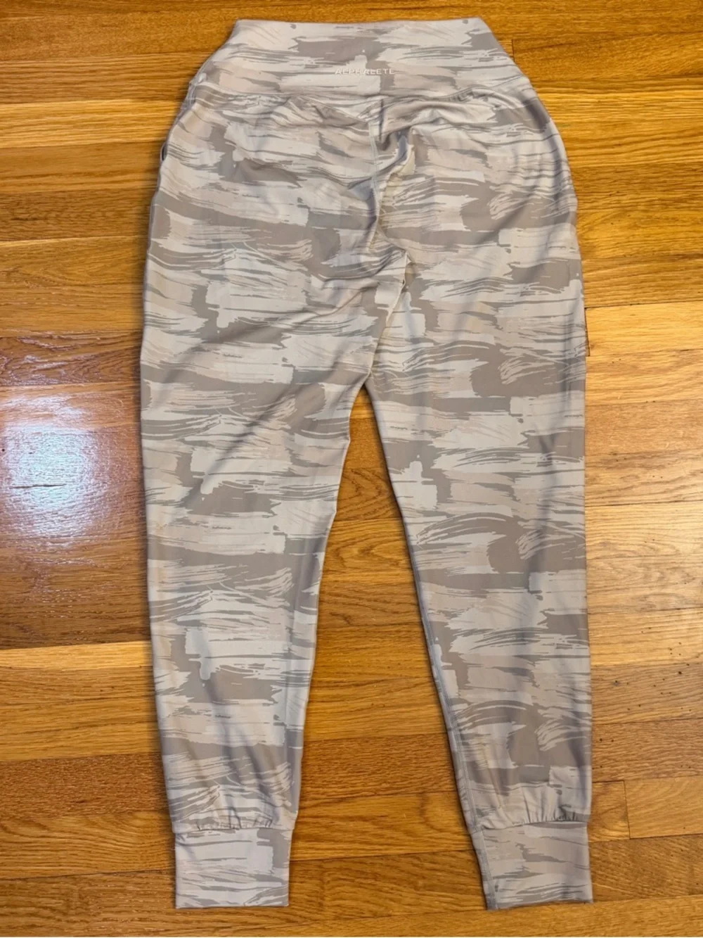 Alphalete Surface Pocket Leggings in Desert Canvas Camo Jogger - Size Est. M/L